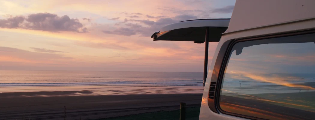 rustiek camperen aan zee