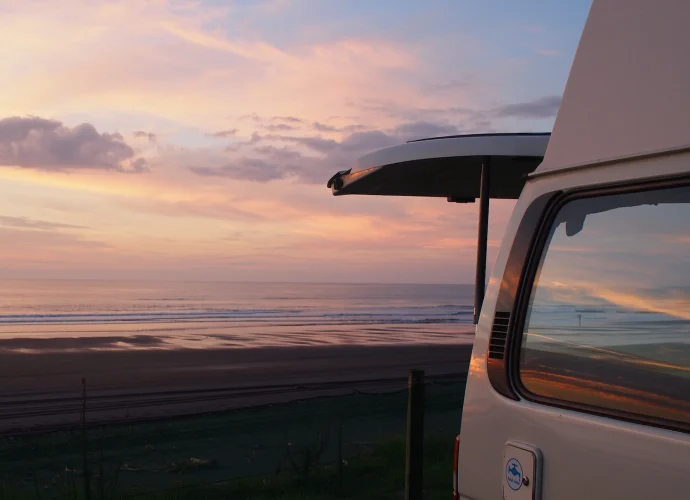 rustiek camperen aan zee